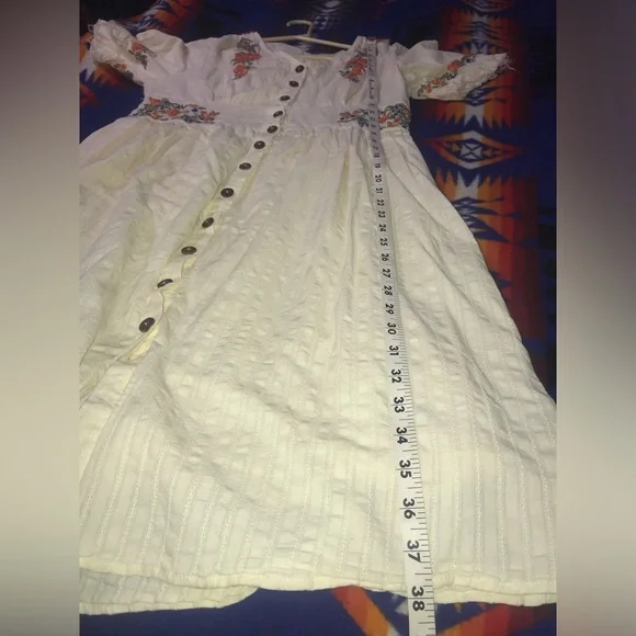 Adorable Embroidered Cotton button up dress Vintage inspired - Picture 8 of 8